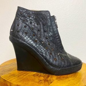 UES genuine leather snakeskin studded wedge rocker booties. NWOT size 10.